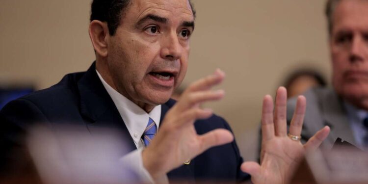 Trump perdona al representante demócrata antiinmigración Henry Cuellar en caso de soborno