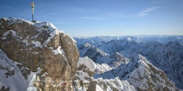 Un collage de imágenes que contiene 1 imágenes. La imagen 1 muestra ALEMANIA-ESTILO DE VIDA DE MONTAÑA-OCIO