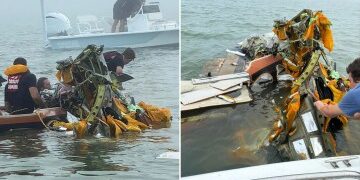 Un avión comercial se estrella y mata a cinco personas, incluido un alto general del ejército, mientras las imágenes muestran un destello de luz donde el avión perdió contacto