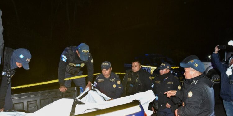 Al menos 15 personas murieron en un accidente de autobús en el occidente de Guatemala