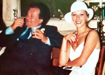 Yo era la devota esposa del mafioso de la mafia; él volvió a casa con cadáveres en el auto y sangre en los zapatos... pero eso no fue la gota que colmó el vaso.