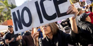 6 de cada 10 estadounidenses dicen que son escépticos ante la investigación de la Reserva Federal sobre el asesinato de Renee Good por un agente de ICE