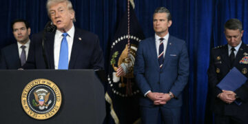 Analistas advierten que la invasión a Venezuela podría empoderar a Trump para tomar medidas en otros lugares