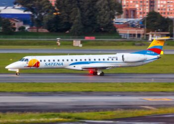SATENA Embraer ERJ 145 avión aeropuerto de Bogotá en Colombia