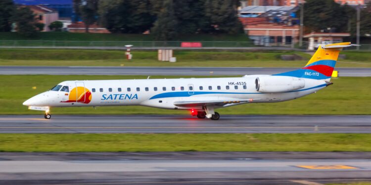 SATENA Embraer ERJ 145 avión aeropuerto de Bogotá en Colombia