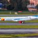 SATENA Embraer ERJ 145 avión aeropuerto de Bogotá en Colombia