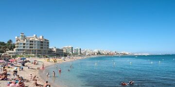 Británico 'prófugo por intento de asesinato' es arrestado en Colombia después de un tiroteo en España que puso en peligro la vida de niños