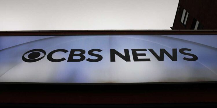 “CBS Evening News” ha perdido más de un millón de espectadores desde la adquisición de Bari Weiss
