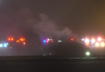 Cinco muertos después de que un avión se estrellara durante un aterrizaje de emergencia y estalla en una bola de fuego, como confirmó un alto funcionario entre las víctimas