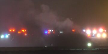 Cinco muertos después de que un avión se estrellara durante un aterrizaje de emergencia y estalla en una bola de fuego, como confirmó un alto funcionario entre las víctimas