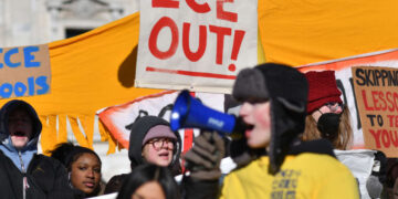 Con ciudades gemelas sitiadas por ICE, Minnesota avanza hacia una huelga general