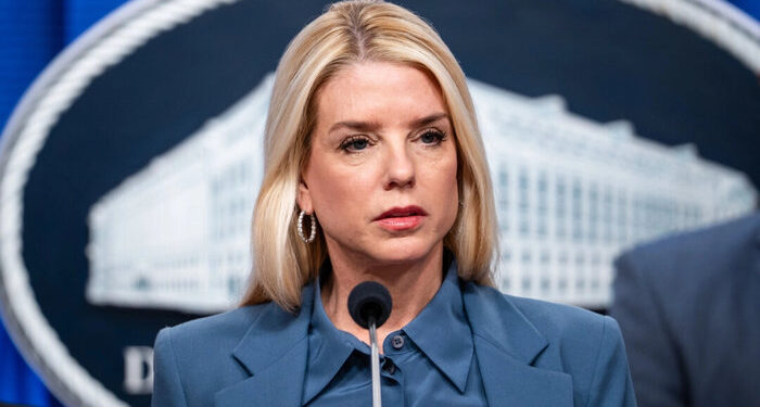 El Departamento de Justicia demanda a Arizona y Connecticut por no entregar las listas de votantes