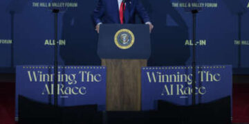 El presidente Donald Trump habla durante la "Ganar la carrera de la IA" cumbre organizada por All-In Podcast y Hill & Valley Forum en el Auditorio Andrew W. Mellon el 23 de julio de 2025 en Washington, DC