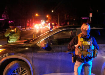 El FBI anuncia una recompensa de 100.000 dólares tras un asalto a vehículos gubernamentales en Minneapolis