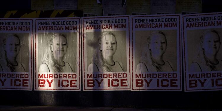 El FBI investiga a Renee Good mientras obstruye las investigaciones sobre el asesino de ICE