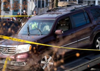 El agente de ICE involucrado en el tiroteo está recibiendo amenazas de muerte, dice el zar fronterizo