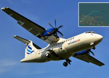 Un collage de imágenes que contiene 2 imágenes. La imagen 1 muestra un avión turbohélice de Indonesia Air en vuelo. La imagen 2 muestra un collage de imágenes que contiene 1 imágenes. La imagen 1 muestra un mapa que muestra una ruta de vuelo sobre el mar de Java desde Yogyakarta, Indonesia, hasta Makassar, Indonesia.