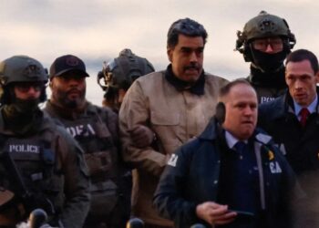 El cojo de Maduro es visto siendo llevado a un tribunal de Nueva York para enfrentar cargos de narcoterrorismo y podría recibir la pena de muerte después de su impactante captura.