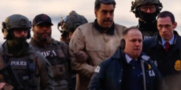 El cojo de Maduro es visto siendo llevado a un tribunal de Nueva York para enfrentar cargos de narcoterrorismo y podría recibir la pena de muerte después de su impactante captura.