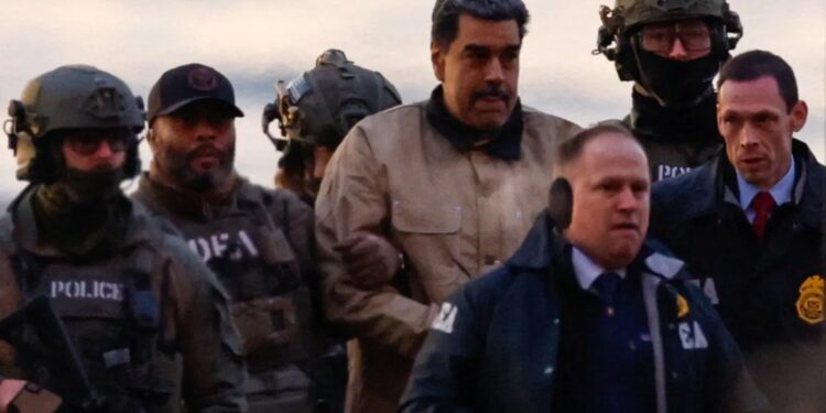 El cojo de Maduro es visto siendo llevado a un tribunal de Nueva York para enfrentar cargos de narcoterrorismo y podría recibir la pena de muerte después de su impactante captura.