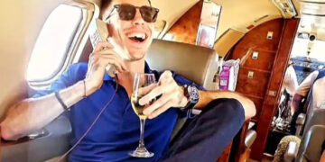 'El estafador que se hizo pasar por piloto durante cuatro años en la estafa Atrápame si puedes capturó cientos de vuelos alrededor del mundo'