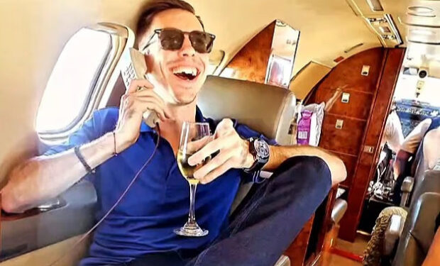 'El estafador que se hizo pasar por piloto durante cuatro años en la estafa Atrápame si puedes capturó cientos de vuelos alrededor del mundo'