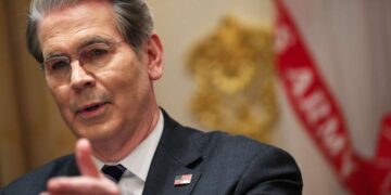 El jefe del Tesoro afirma dudosamente que los fondos “fraude” recuperados podrían financiar al ejército