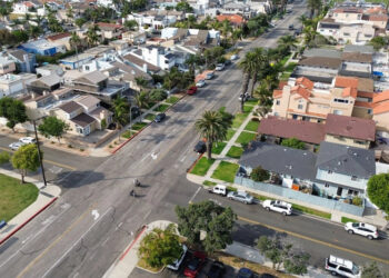 El pago mensual de la vivienda en EE.UU. cae a 2.413 dólares: informe