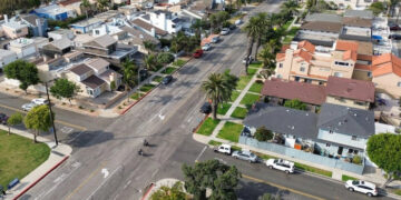 El pago mensual de la vivienda en EE.UU. cae a 2.413 dólares: informe