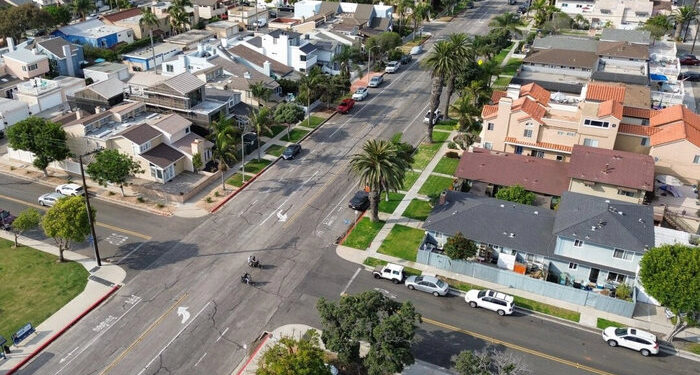 El pago mensual de la vivienda en EE.UU. cae a 2.413 dólares: informe