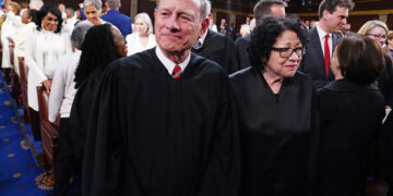 El presidente del Tribunal Supremo, Roberts, dice que los estadounidenses siguen admirando la Constitución