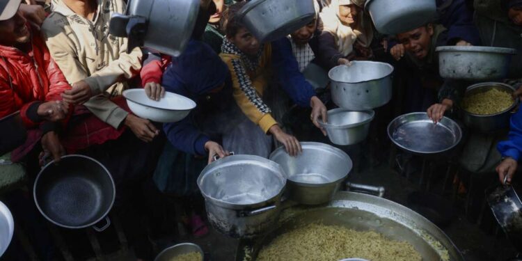 En Gaza, estamos luchando por reintroducir alimentos en cuerpos adaptados al hambre