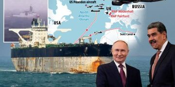 Estados Unidos 'lanza un atrevido ataque contra un petrolero de la flota en la sombra cerca del Reino Unido', arriesgándose a un enfrentamiento con barcos rusos y un submarino de vigilancia