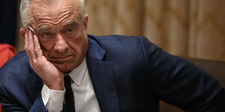 Grupos de salud pública demandan a los CDC y a RFK Jr. por el nuevo calendario de vacunas infantiles