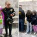 Un collage de imágenes que contiene 2 imágenes. La imagen 1 muestra a una niña con una chaqueta rosa y morada y una mujer con uniforme de policía miran un teléfono celular. La imagen 2 muestra NINTCHDBPICT001052619531