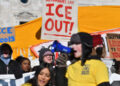 Estudiantes de secundaria se reúnen para una protesta contra ICE frente al Capitolio estatal en St. Paul, Minnesota, para pedir el fin de las detenciones federales de inmigrantes y las acciones coercitivas, el 14 de enero de 2026.