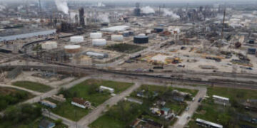La refinería ExxonMobil Baytown en Baytown, Texas, el 2 de marzo de 2023.