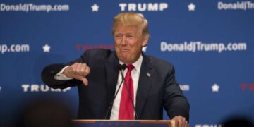 La mayoría de los estadounidenses ve el primer año de Trump como un fracaso, según las encuestas