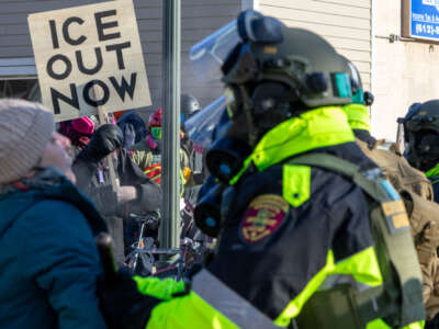 La respuesta del congresista de MAGA sobre el uso de fuerza letal por parte de ICE debería asustarnos a todos