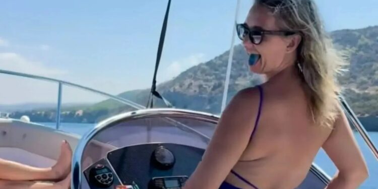 La soleada isla de vacaciones amada por los expatriados británicos con 3 € de vino y ventajas fiscales