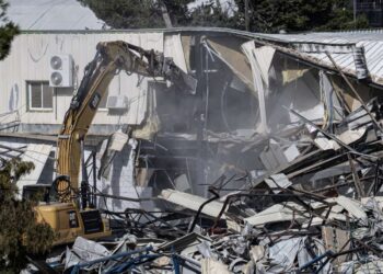 Las fuerzas israelíes derriban edificios de la UNRWA en un “ataque sin precedentes”