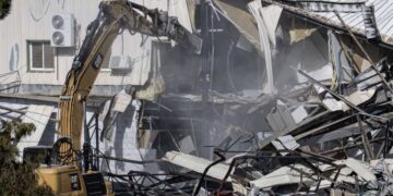 Las fuerzas israelíes derriban edificios de la UNRWA en un “ataque sin precedentes”