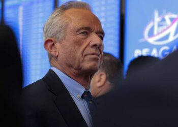 Los CDC recortan drásticamente las recomendaciones de vacunas para niños, alarmando a los expertos en salud