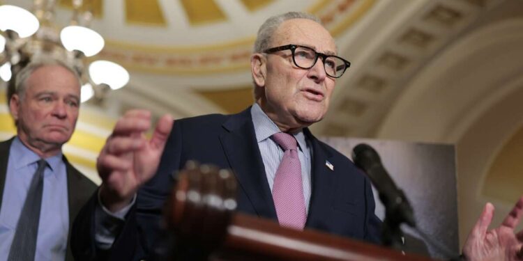 Los demócratas ceden ante las demandas de reformas del DHS y acuerdan un proyecto de ley de gasto a corto plazo