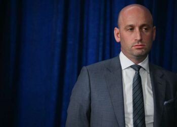 Los informes indican que el control de Miller sobre la política de inmigración de Trump puede estar disminuyendo