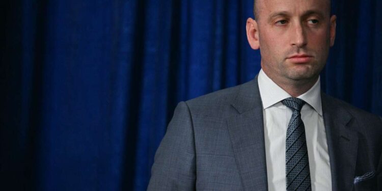 Los informes indican que el control de Miller sobre la política de inmigración de Trump puede estar disminuyendo