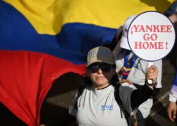 Una mujer asiste a una marcha para exigir la liberación del presidente venezolano secuestrado, Nicolás Maduro, y su esposa Cilia Flores, en Caracas, Venezuela, el 8 de enero de 2026.
