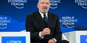 Lutnick dice que Estados Unidos puede alcanzar un crecimiento del 6 por ciento si la Reserva Federal reduce las tasas