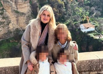 Madre británica asesinada a cuchillo en España 'colocó cámaras y cambió cerraduras para mantener alejado a su ex' que le dijo a la policía 'Hice algo malo'