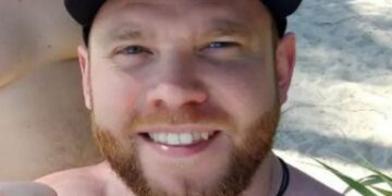 Mi hermano fue encontrado muerto en una playa tailandesa; la policía dice que se ahogó, pero las misteriosas cámaras de seguridad y los moretones apuntan a algo más siniestro.